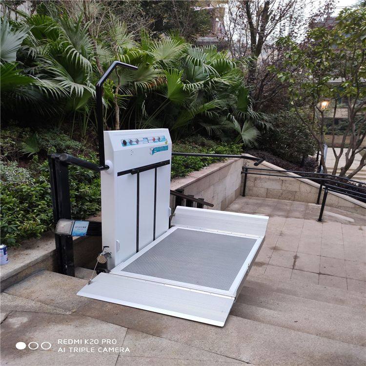 <b>斜掛式升降機</b>