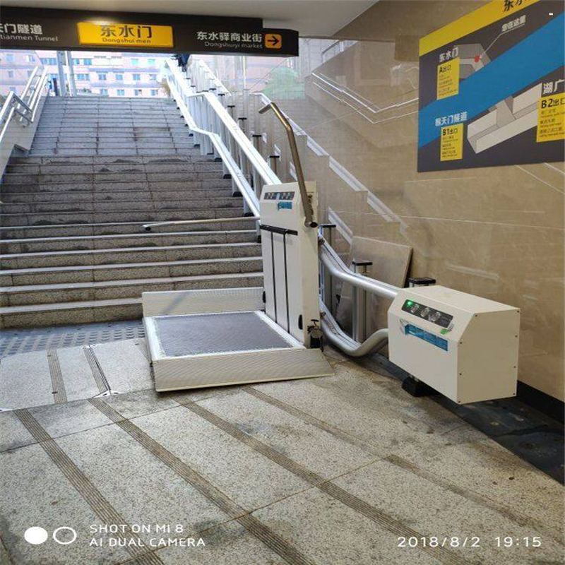 <b>斜掛式無障礙升降平臺</b>