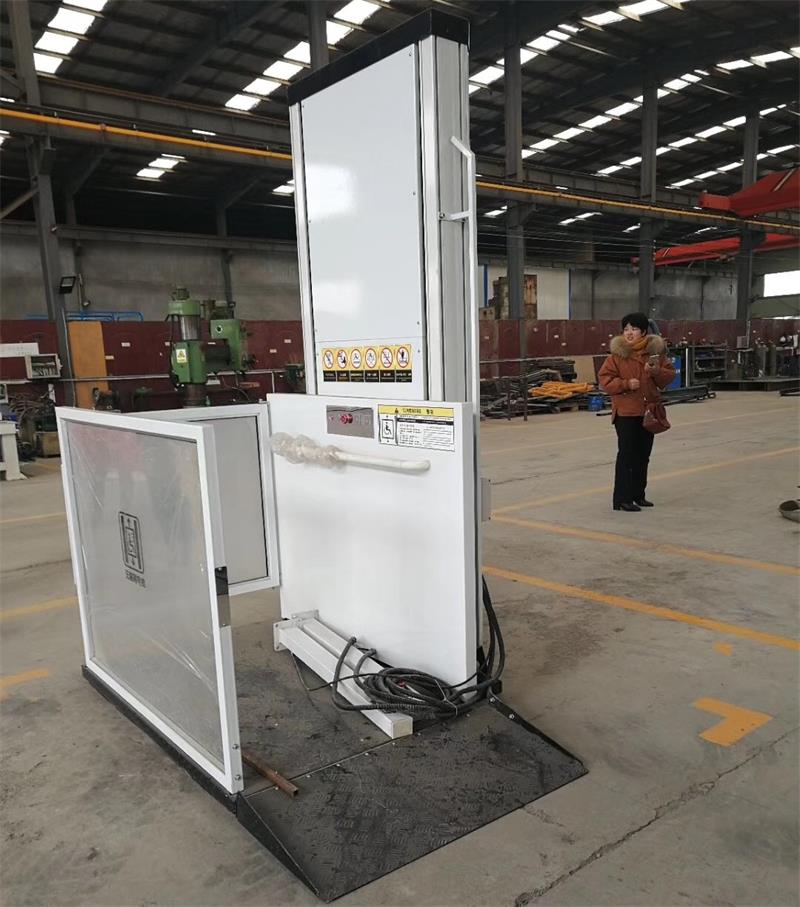 <b>常德3米垂直無障礙升降平臺(tái)安裝完成</b>