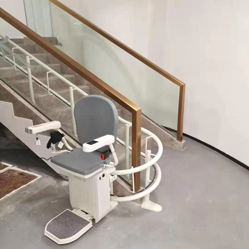 <b>彎軌式斜掛座椅升降機</b>