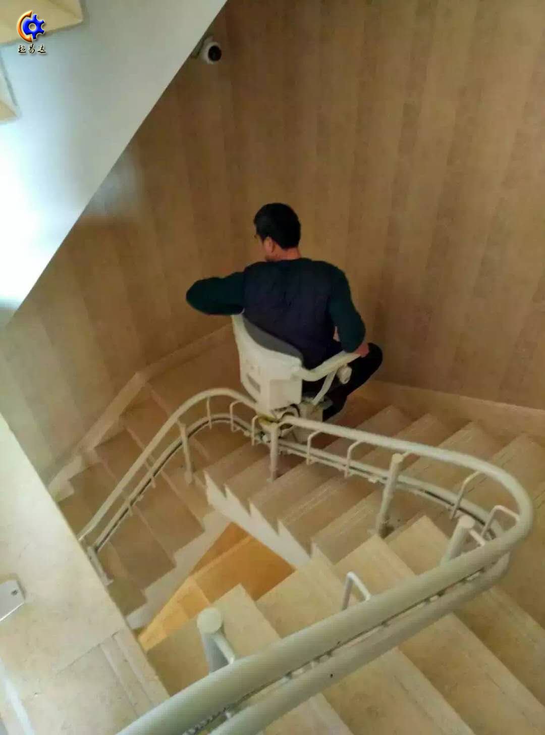 彎軌式斜掛座椅升降機