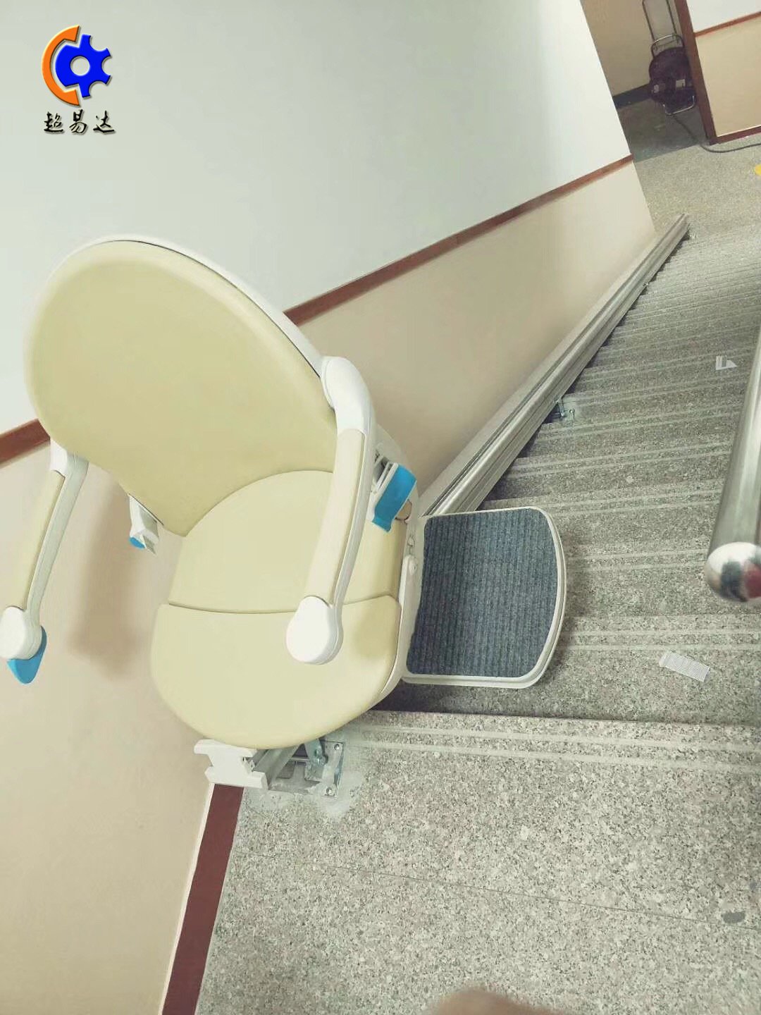 斜掛式座椅升降機/ 斜掛式座椅升降機